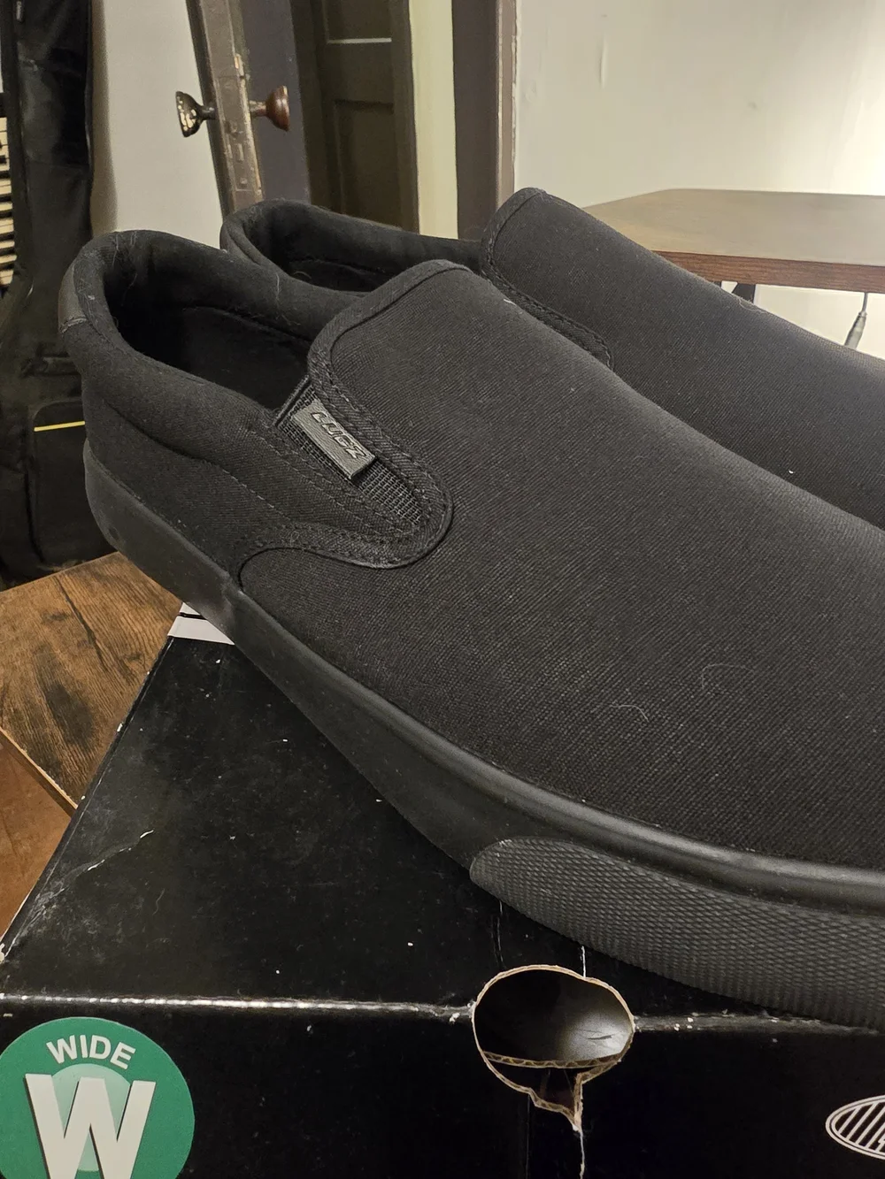 Men's LUGZ Slip-On Canvas Casual Shoes / 12w / Black